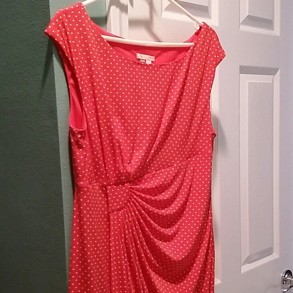 Very pretty coral dress with sm polka dots Sz 16